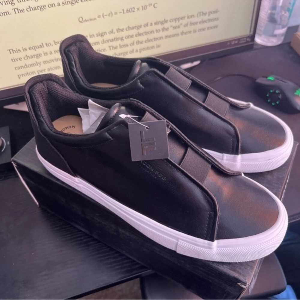 London Fog Francis Low Slip On Sneakers NIB, Men's Size 12M